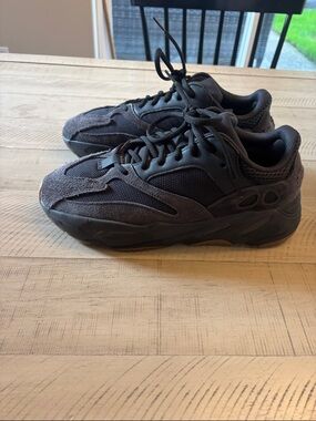 Yeezy Boost 700 adidas Dark Gray Mesh & Suede Athletic Sneakers w/ original box
